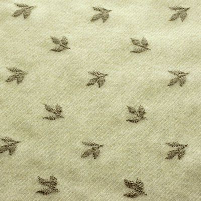 アクリル混紡/アイボリー × リーフ刺繍（セピア）